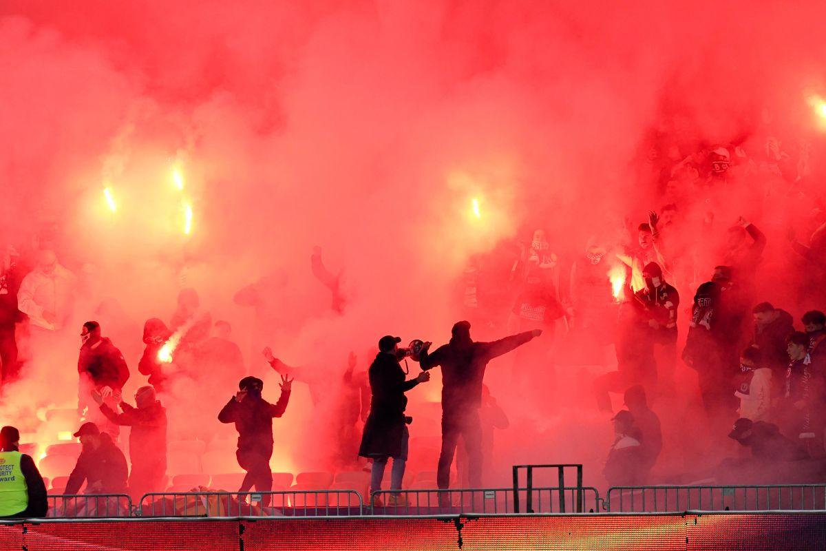 Rivalitatea CFR Cluj - U Cluj, în imagini » Fotografii spectaculoase de la derby-urile dintre „feroviari” și „Șepcile Roșii”