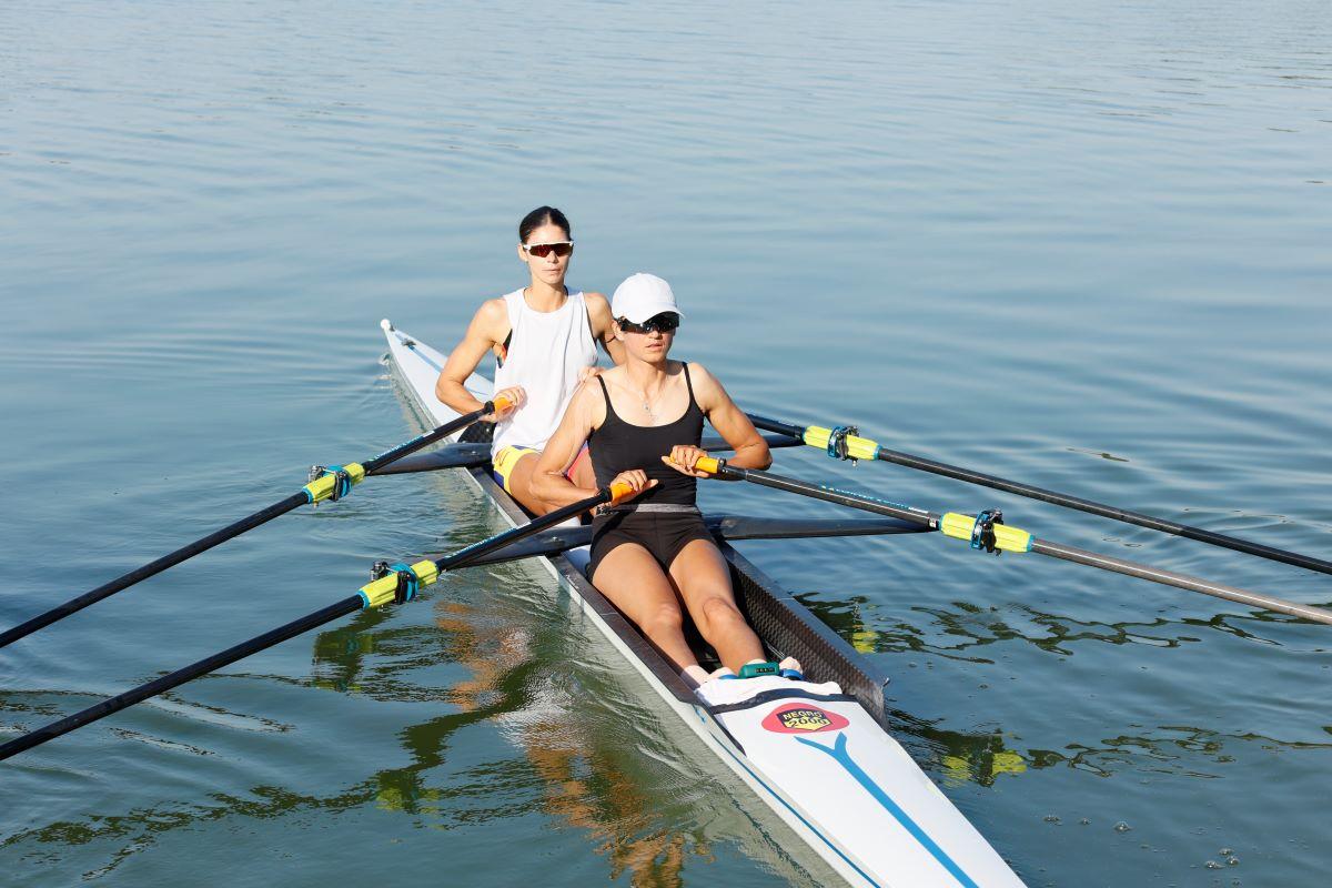 Așa arată pregătirea pentru Jocurile Olimpice » Imagini spectaculoase pe lacul Snagov: reporterii GSP, lângă bărcile care vâslesc către aur + omul invocat de toți sportivii