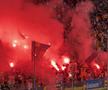Ultrașii au aprins zeci de torțe și fumigene la Petrolul - FCSB. Foto: Andrei Crăițoiu (GSP.RO)