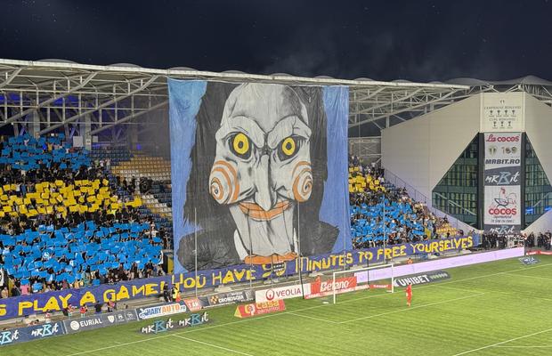 „Let's play a game!” » Scenografie spectaculoasă la Petrolul - FCSB, inspirată din filmele horror + derapaje în serie la adresa campioanei