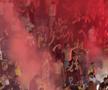 Ultrașii au aprins zeci de torțe și fumigene la Petrolul - FCSB. Foto: Andrei Crăițoiu (GSP.RO)
