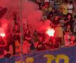 Ultrașii au aprins zeci de torțe și fumigene la Petrolul - FCSB. Foto: Andrei Crăițoiu (GSP.RO)