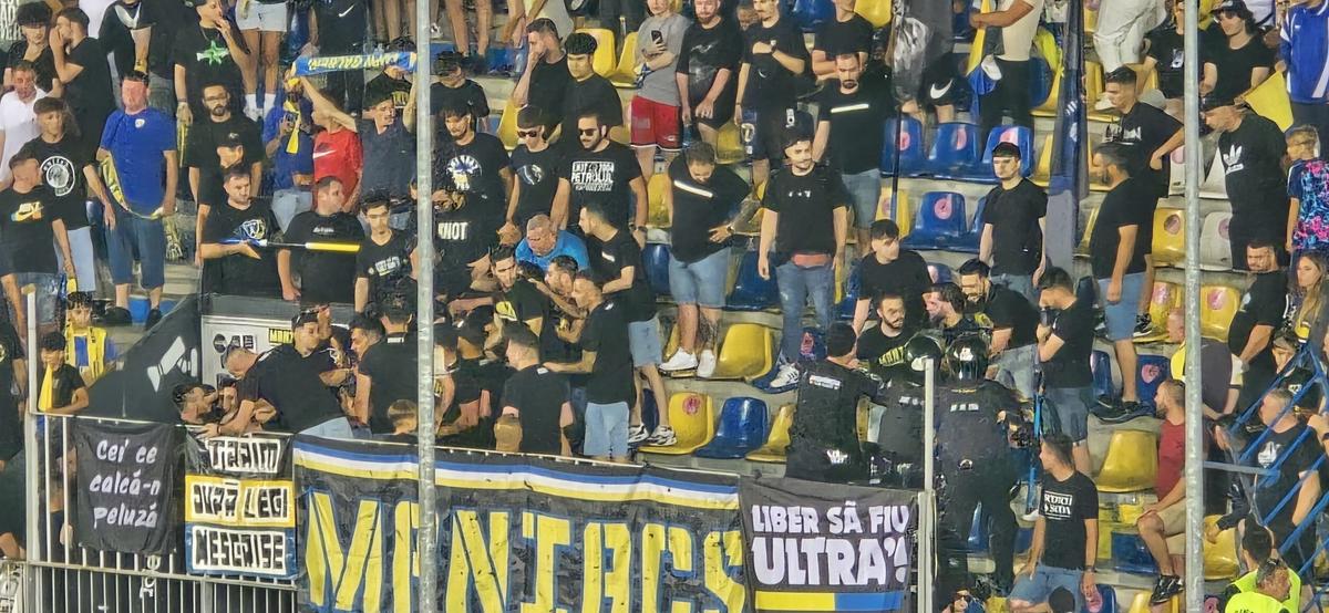 Scandal în toată regula la Petrolul - FCSB » Jandarmeria a fost nevoită să intervină: luat pe sus și scos din stadion