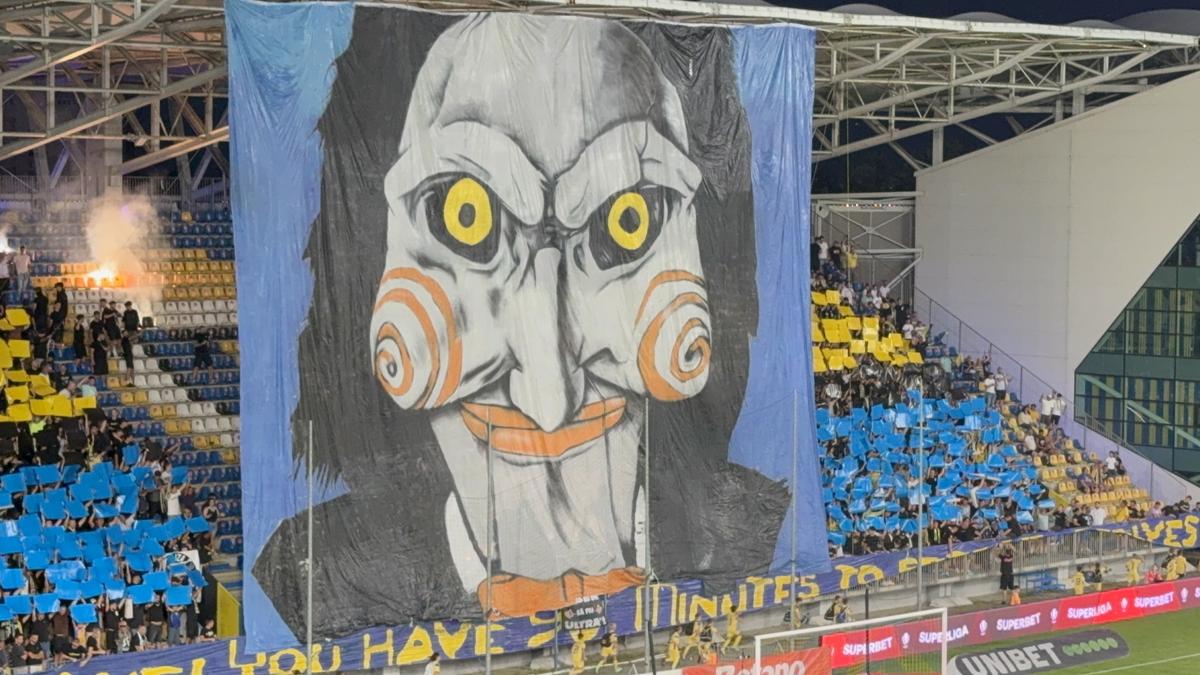 „Let's play a game!” » Scenografie spectaculoasă la Petrolul - FCSB, inspirată din filmele horror + derapaje în serie la adresa campioanei