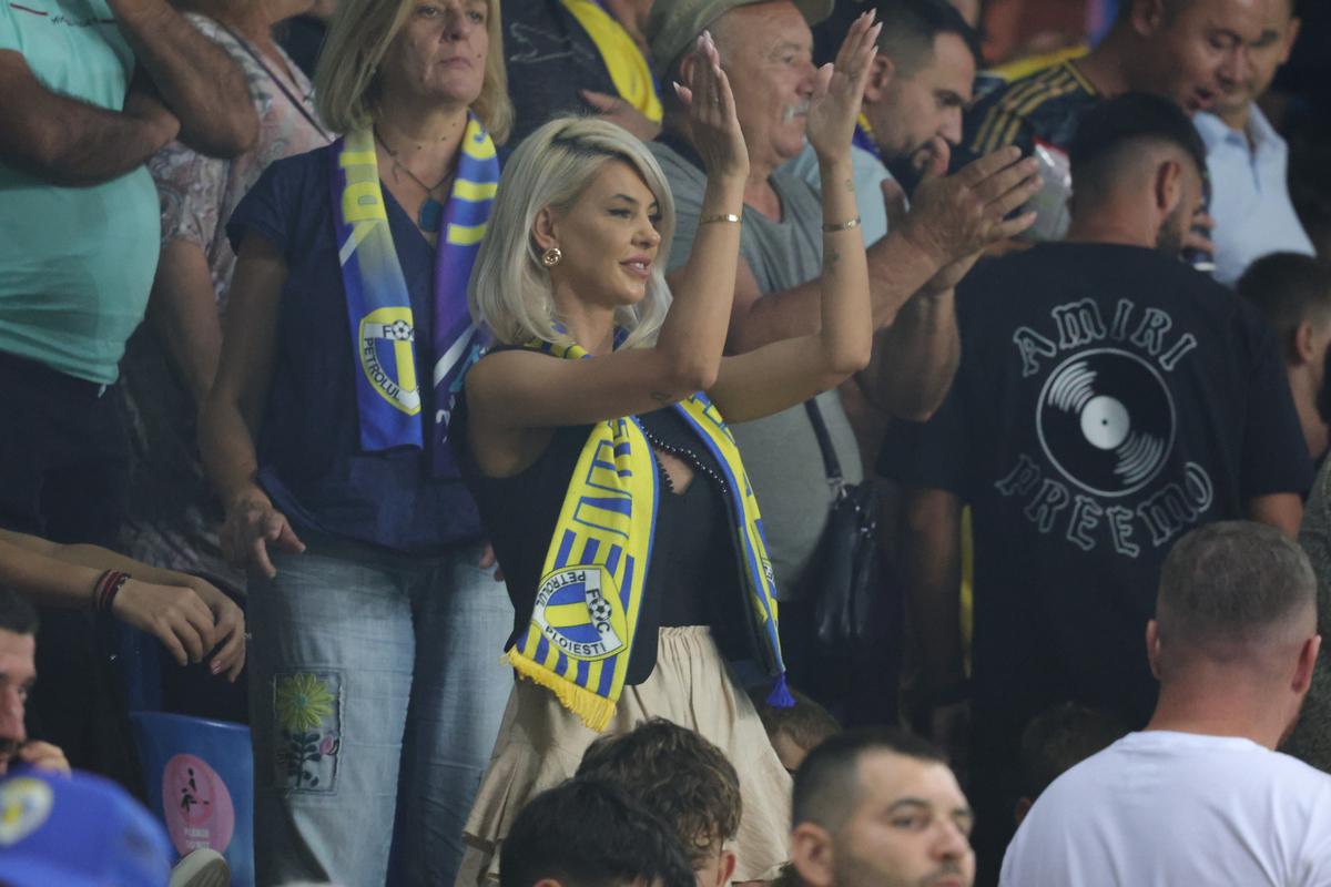 Soția fotbalistului care a furat toate privirile la Petrolul - FCSB: cum a fost surprinsă în tribunele arenei „Ilie Oană”