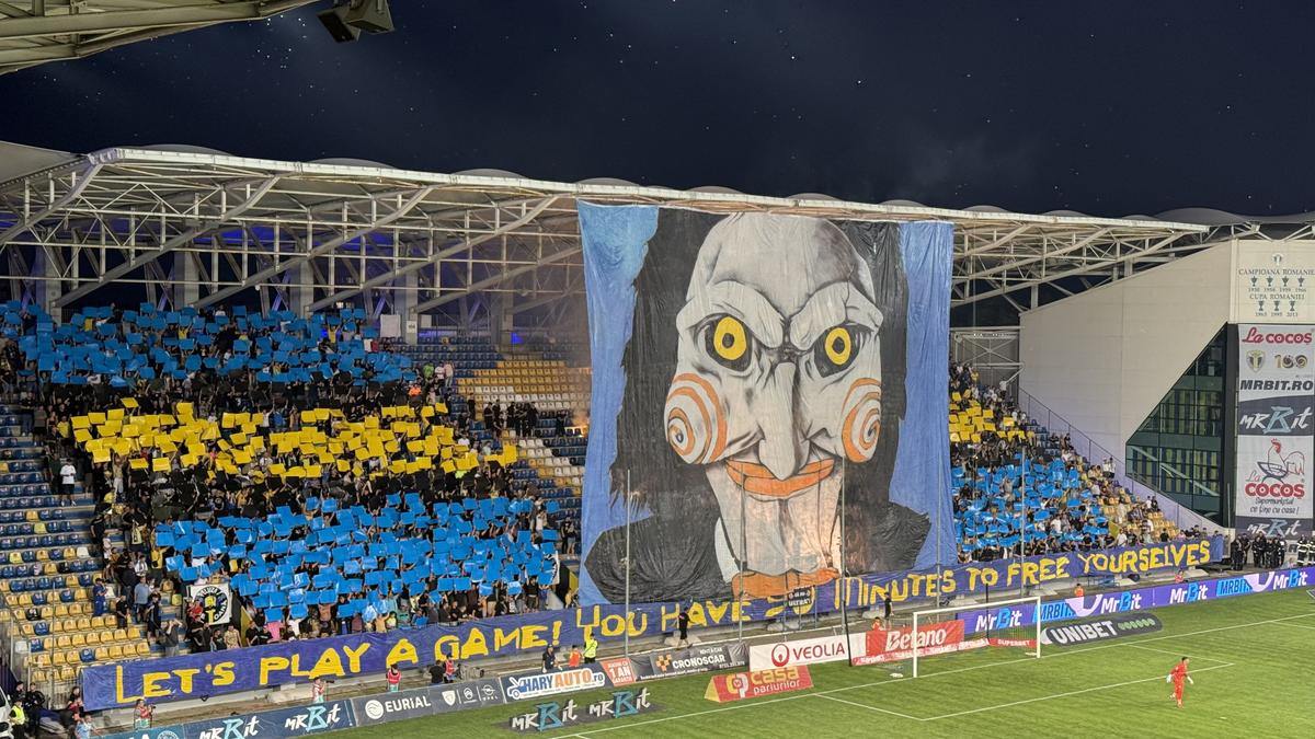 „Let's play a game!” » Scenografie spectaculoasă la Petrolul - FCSB, inspirată din filmele horror + derapaje în serie la adresa campioanei