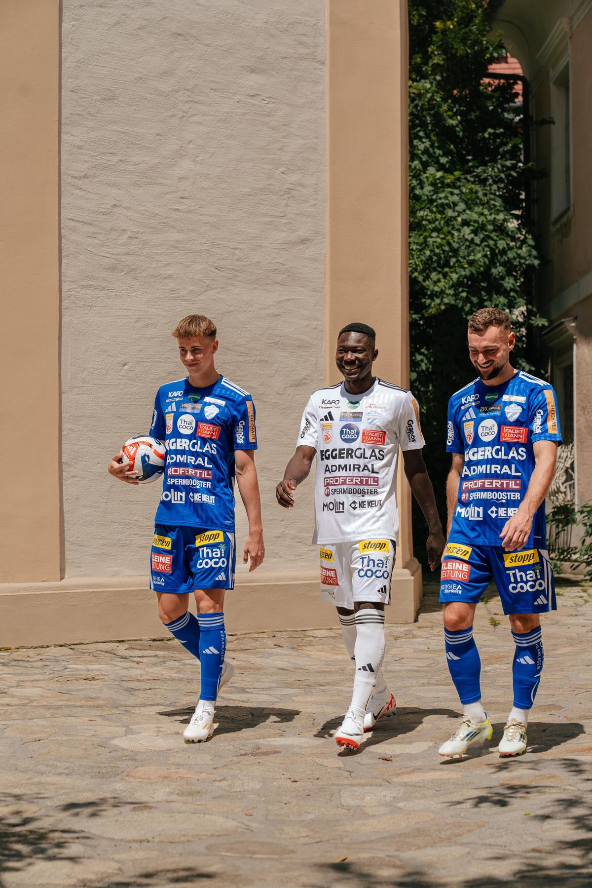 „Le-ați pus reclame și pe chiloți?” » Echipamentul echipei cu 23 de sponsori face înconjurul globului