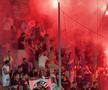 Ultrașii au aprins zeci de torțe și fumigene la Petrolul - FCSB. Foto: Andrei Crăițoiu (GSP.RO)