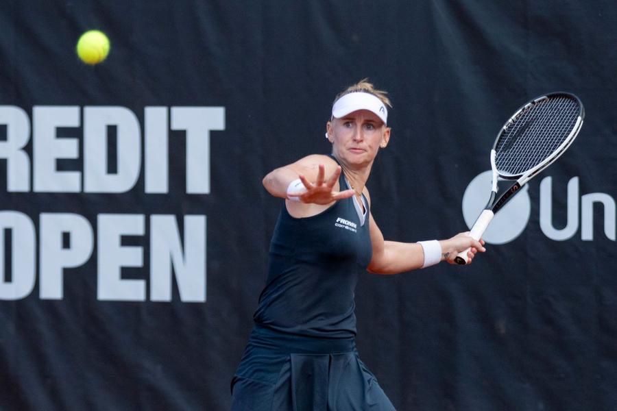 Jil Teichmann în acțiune la Iași Foto: Cristina Huțu Jil Teichmann, finalista de la UniCredit Iași Open, e urmărită de românce: „Acum doi ani, am jucat cu trei la rând”