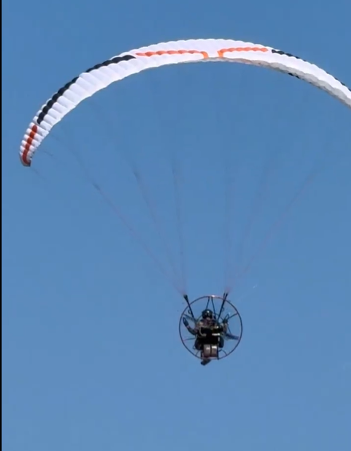 Felix Baumgartner n-ar fi murit din cauza impactului cu solul: prima ipoteză a anchetatorilor și imagini de la locul tragediei