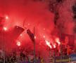 Ultrașii au aprins zeci de torțe și fumigene la Petrolul - FCSB. Foto: Andrei Crăițoiu (GSP.RO)