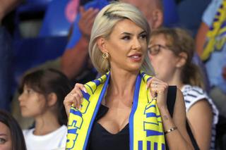 Soția fotbalistului care a furat toate privirile la Petrolul - FCSB: cum a fost surprinsă în tribunele arenei „Ilie Oană”