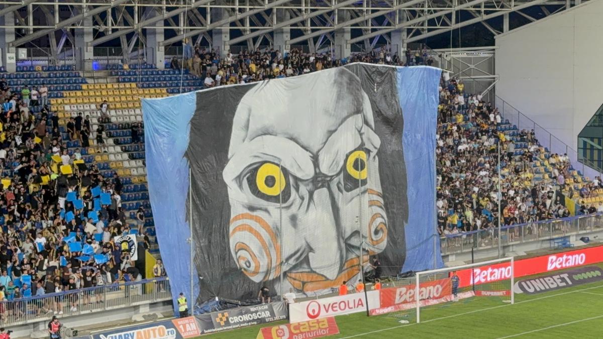 Scenografie Petrolul în meciul cu FCSB