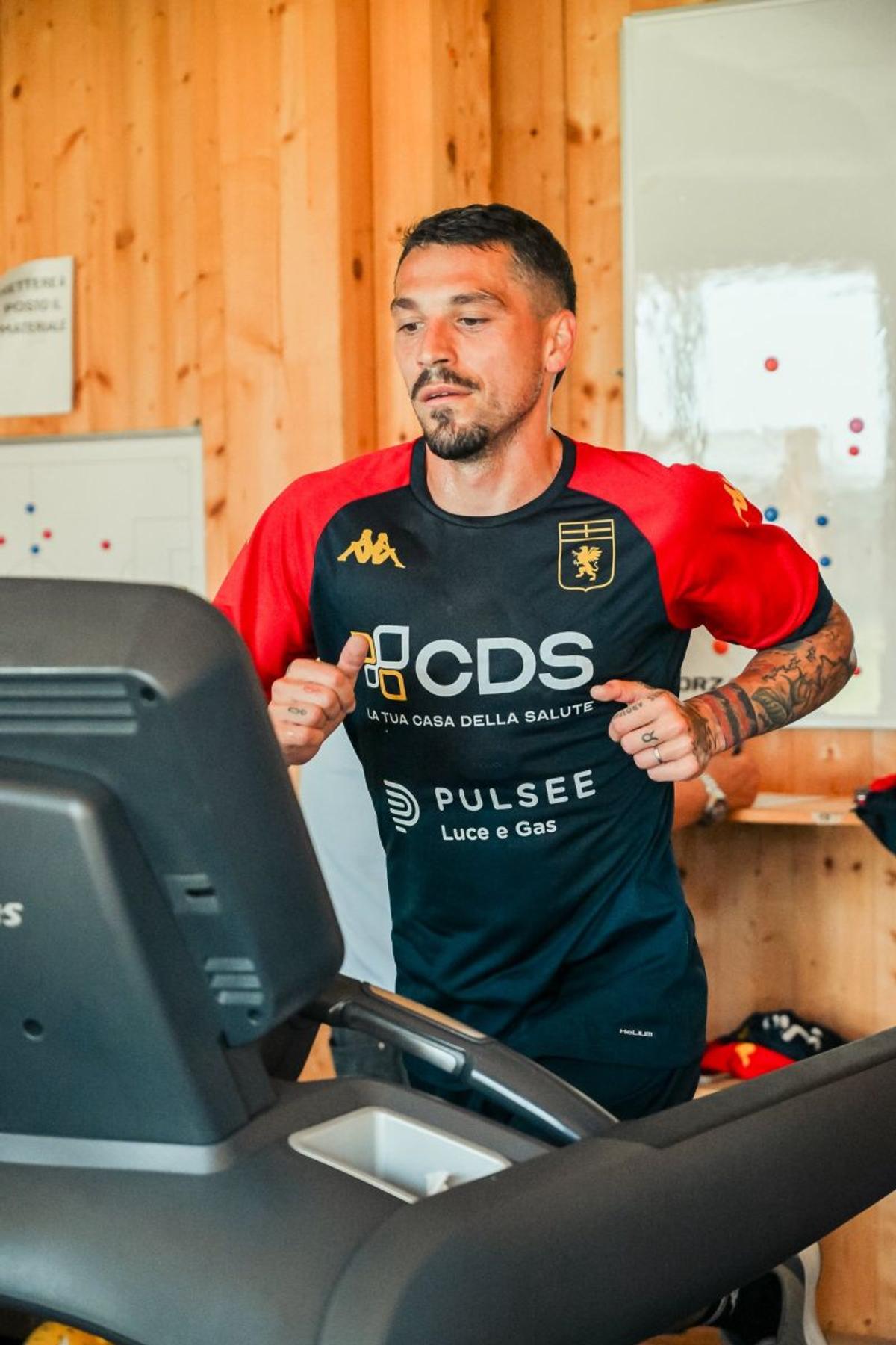 Nicolae Stanciu, vedetă la Genoa în cantonamentul din Moena