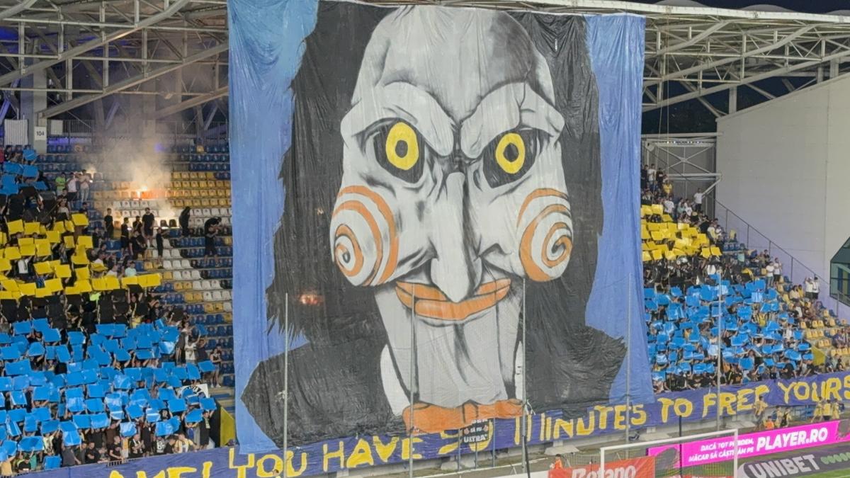 „Let's play a game!” » Scenografie spectaculoasă la Petrolul - FCSB, inspirată din filmele horror + derapaje în serie la adresa campioanei