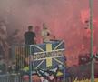 Ultrașii au aprins zeci de torțe și fumigene la Petrolul - FCSB. Foto: Andrei Crăițoiu (GSP.RO)