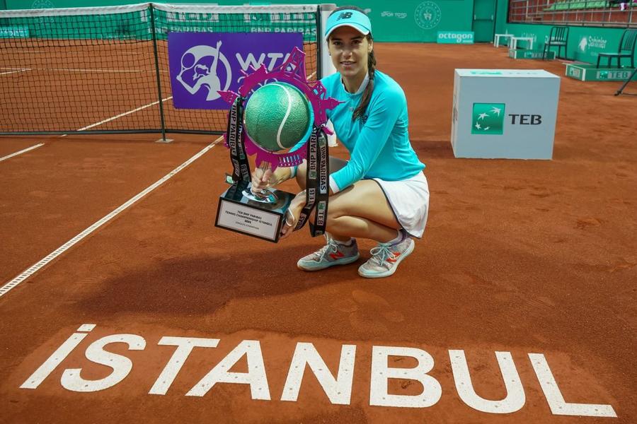 Sorana Cîrstea, cel mai bun an pe zgură ca premii! » Cât a câștigat în carieră în sezonul european pe suprafața roșie