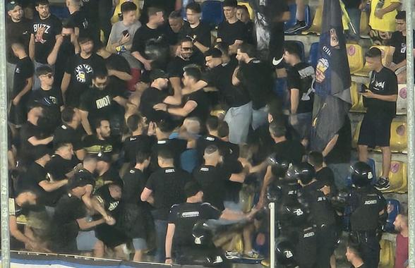 Scandal în toată regula la Petrolul - FCSB » Jandarmeria a fost nevoită să intervină: luat pe sus și scos din stadion