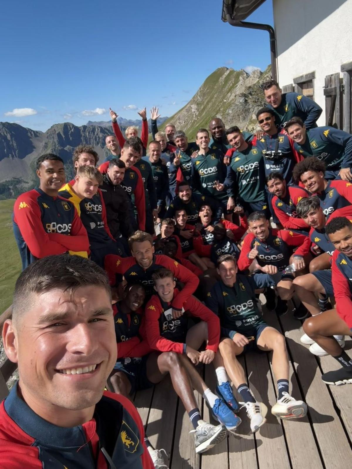 Nicolae Stanciu, vedetă la Genoa în cantonamentul din Moena
