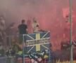 Ultrașii au aprins zeci de torțe și fumigene la Petrolul - FCSB. Foto: Andrei Crăițoiu (GSP.RO)