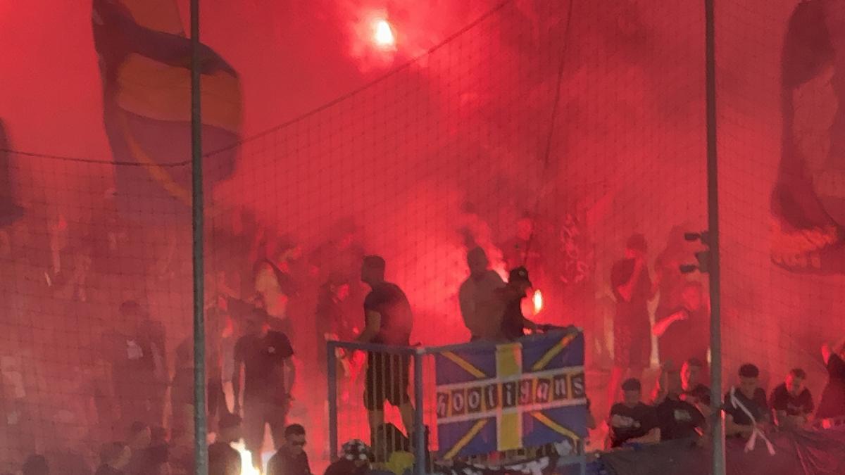Ultrașii au aprins zeci de torțe și fumigene și au driblat din nou Jandarmeria
