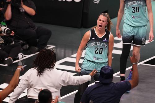 Sabrina Ionescu, pentru a doua oară câștigătoare a concursului de 3 puncte din WNBA All-Star Game/Foto: Imago Images