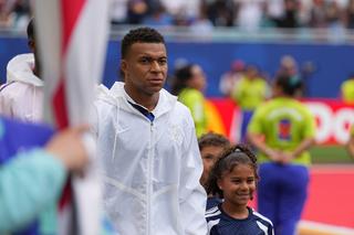 Imaginea cu Kylian Mbappe de la pauza jocului cu Anglia care a declanșat speculații: „Ciudat! Foarte ciudat”