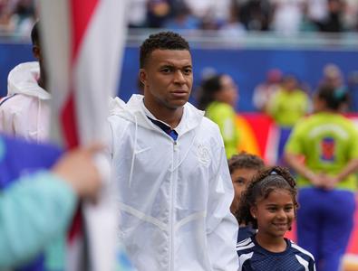 Imaginea cu Kylian Mbappe de la pauza jocului cu Anglia care a declanșat ...