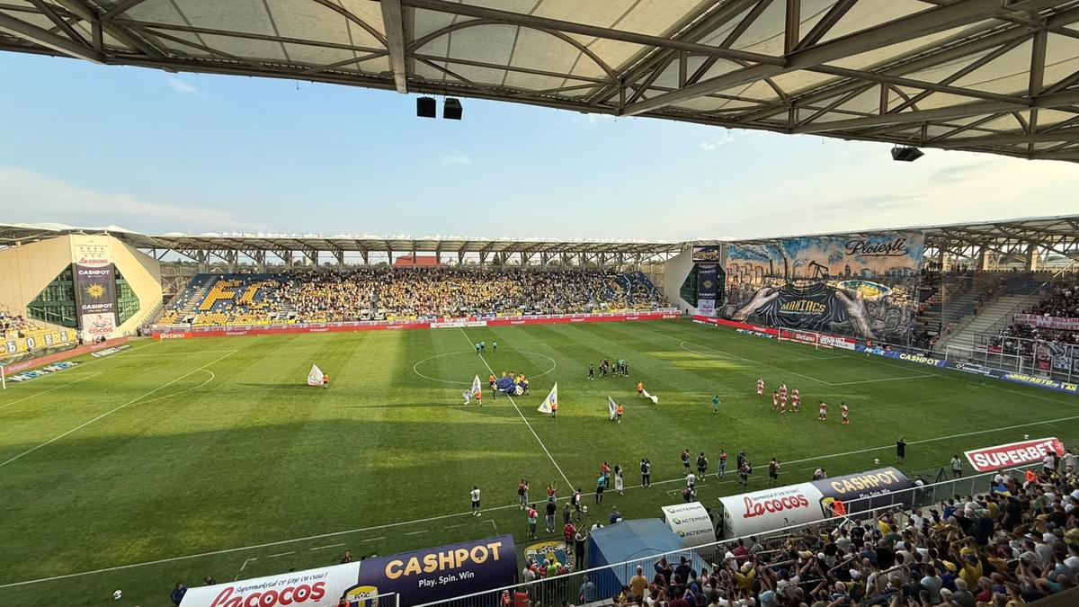Scenografii impresionante la Petrolul - Dinamo