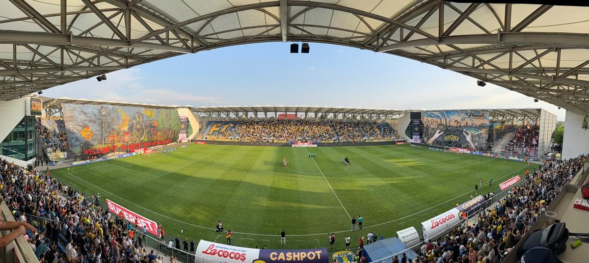 Scenografii impresionante la Petrolul - Dinamo