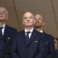 Arsene Wenger, în spatele lui Gianni Infantino / Foto: Imago Images