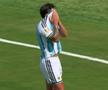Lisandro Martinez, accidentat, a fost schimbat în prima repriză din Spania - Argentina // foto: Imago Images