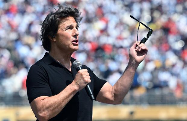 Cum nu s-a mai văzut în istoria fotbalului! » Atmosferă de Hollywood la Spania - Argentina, Tom Cruise a ridicat în picioare stadionul: „Aceasta este măreția!”