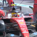Lewis Hamilton și-a lovit propriul mecanic în boxele Ferrari // Captură foto: X @extremecars