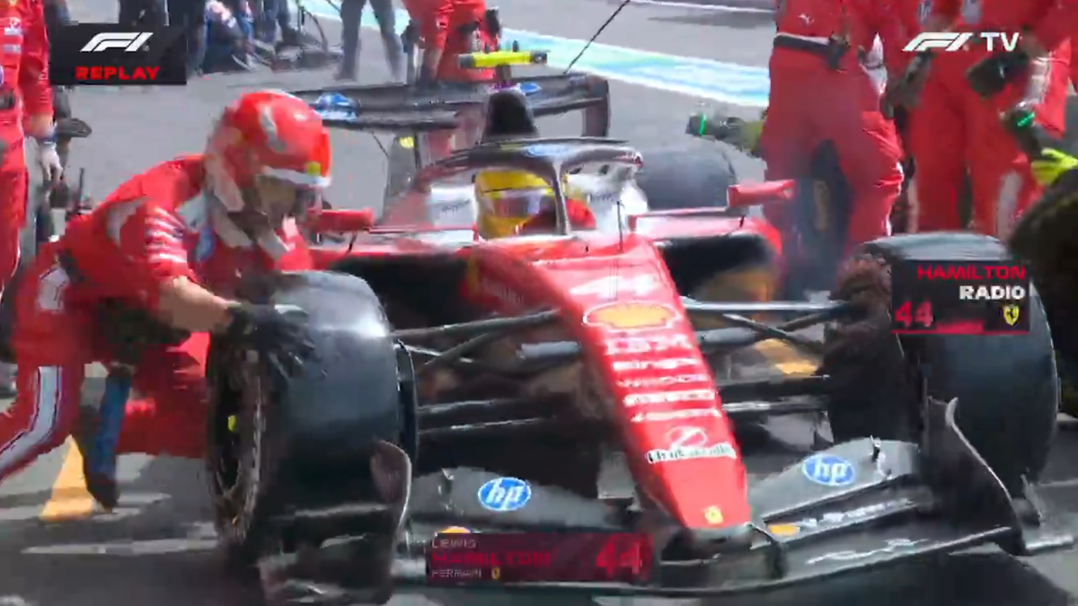 Lewis Hamilton și-a lovit omul în boxele Ferrari