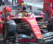 Lewis Hamilton și-a lovit propriul mecanic în boxele Ferrari // Captură foto: X @extremecars