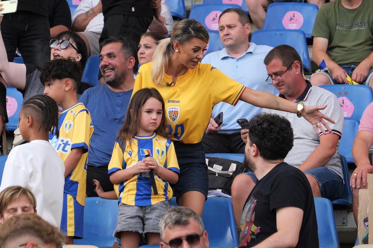 Soția fotbalistului a filmat în tribune la Petrolul - Dinamo, pentru un reality-show: „Dacă îmi tai venele, curge sânge «alb-roșu»”