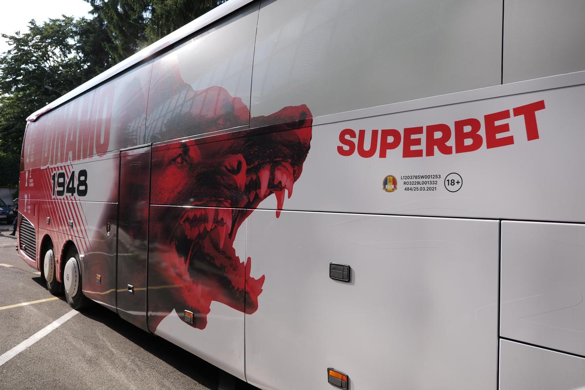 Gafă pe autocarul recolantat al lui Dinamo