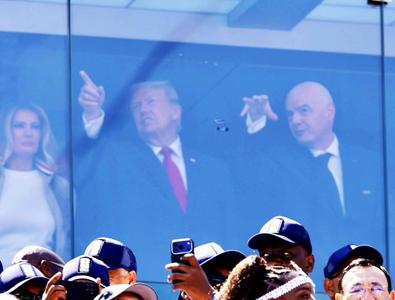 Ce îi cere Donald Trump lui Gianni Infantino: „Ai auzit?”
