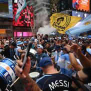 Fanii Argentinei au luat cu asalt Times Square din New York // foto: imago images