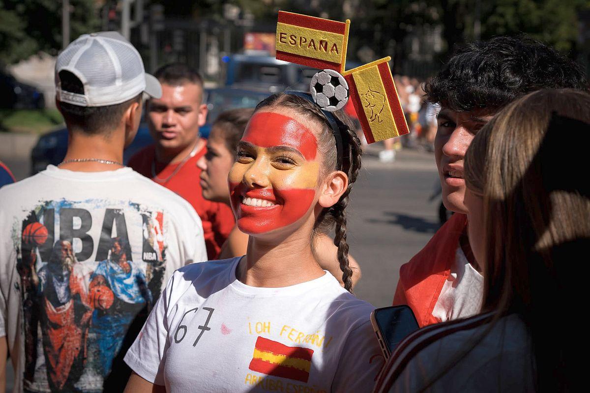 Imagini spectaculoase cu suporterii înainte de Spania - Argentina, finala Cupei Mondiale