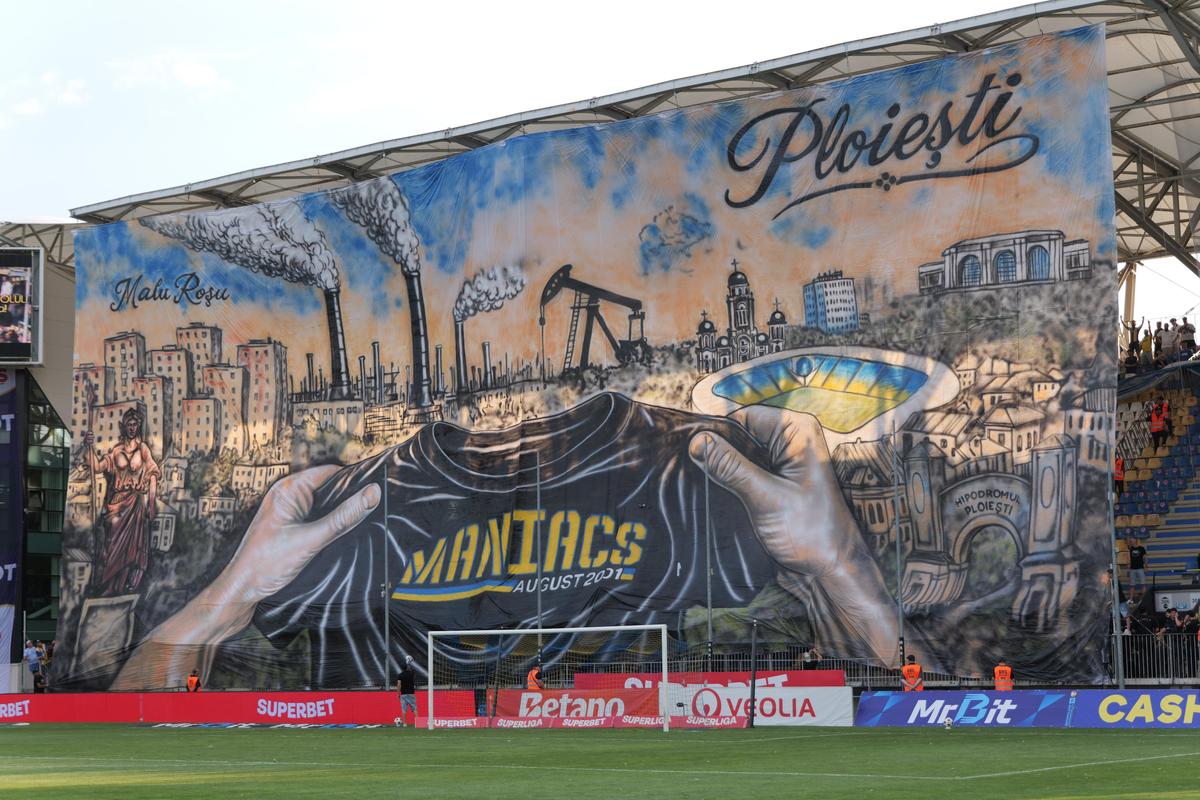 Scenografii impresionante la Petrolul - Dinamo