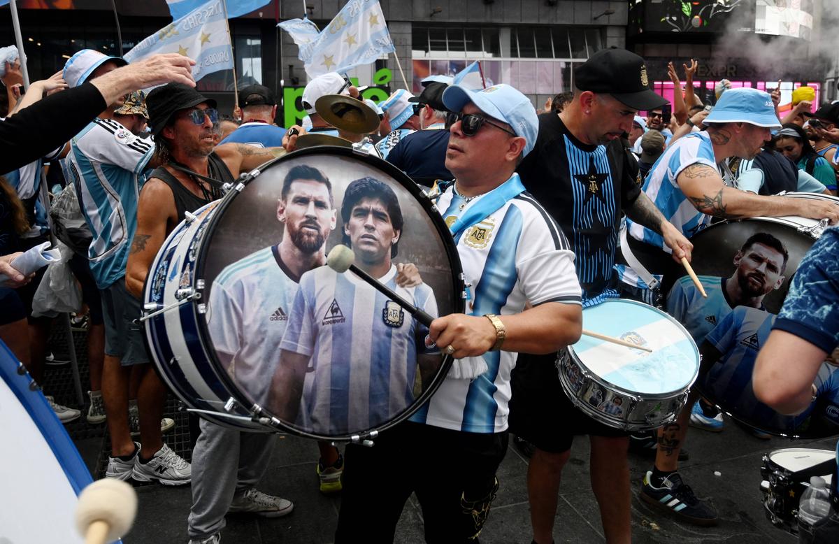 Fanii Argentinei au luat cu asalt Times Square din New York