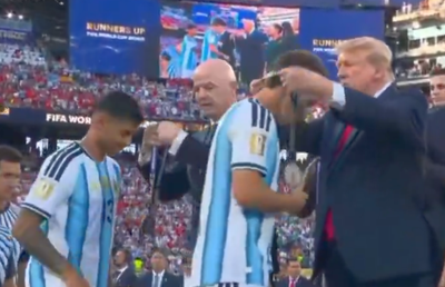 SINGURUL fotbalist care nu dă mâna cu Donald Trump la ceremonia de premiere