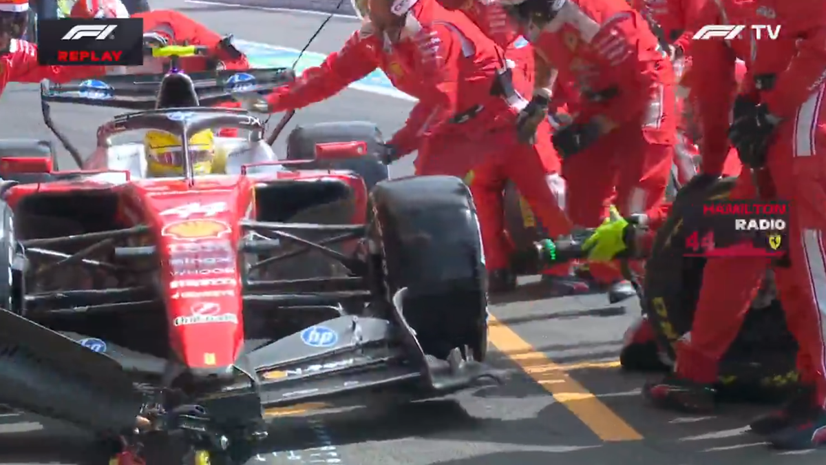 Lewis Hamilton și-a lovit omul în boxele Ferrari