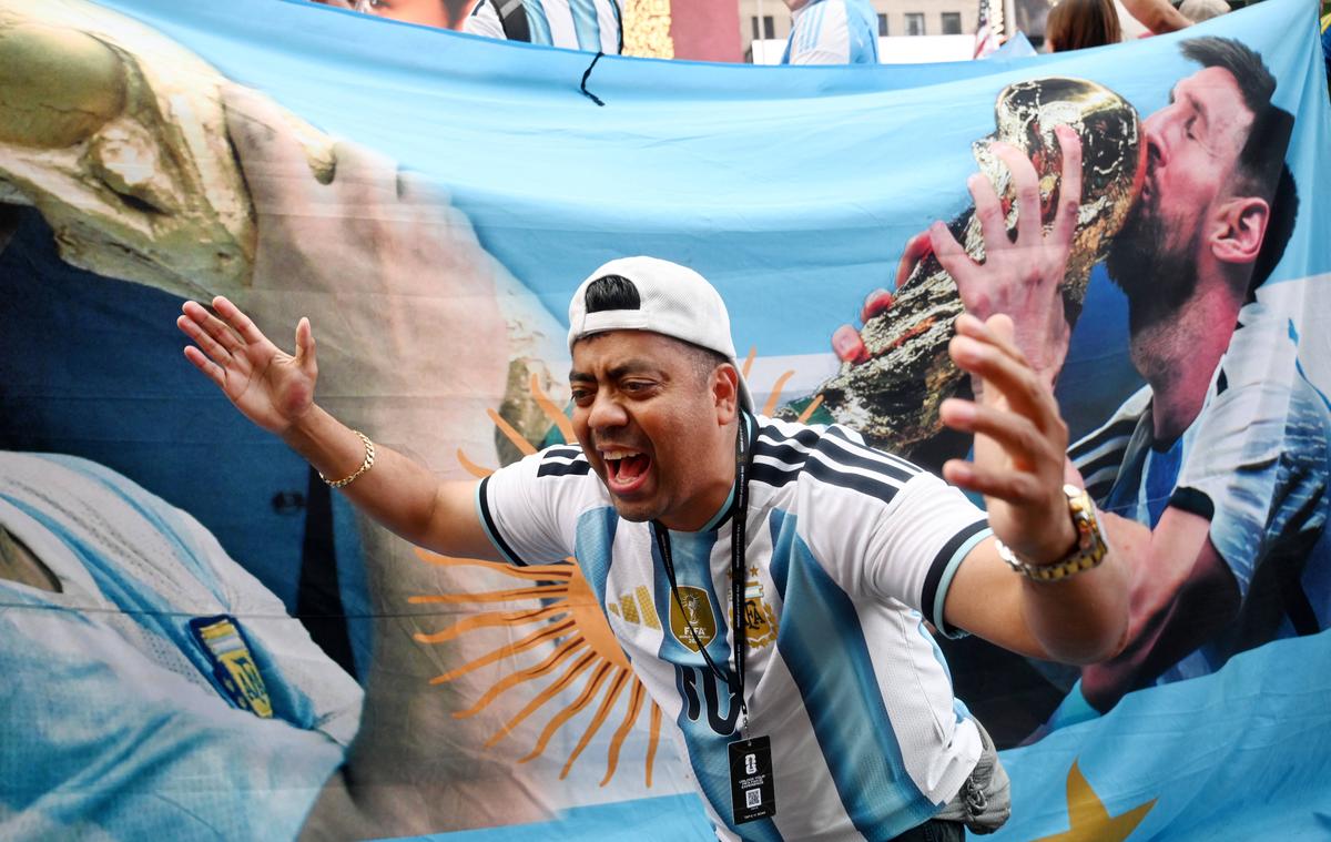 Fanii Argentinei au luat cu asalt Times Square din New York