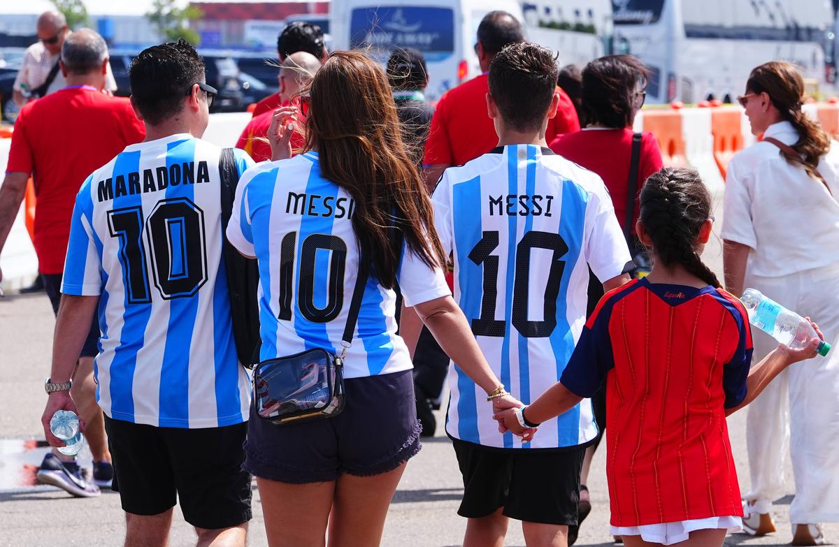 Imagini spectaculoase cu suporterii înainte de Spania - Argentina, finala Cupei Mondiale