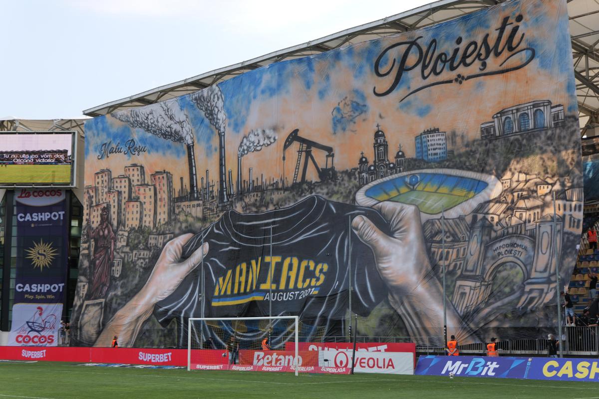 Scenografii impresionante la Petrolul - Dinamo