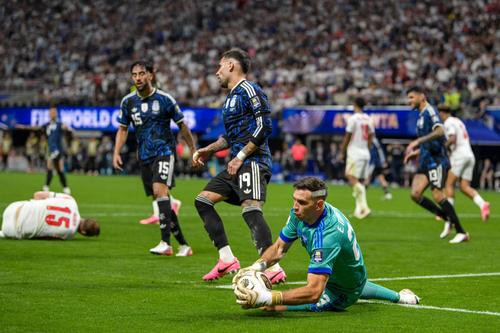 Emiliano Martinez, în semifinala cu Franța / Foto: Imago