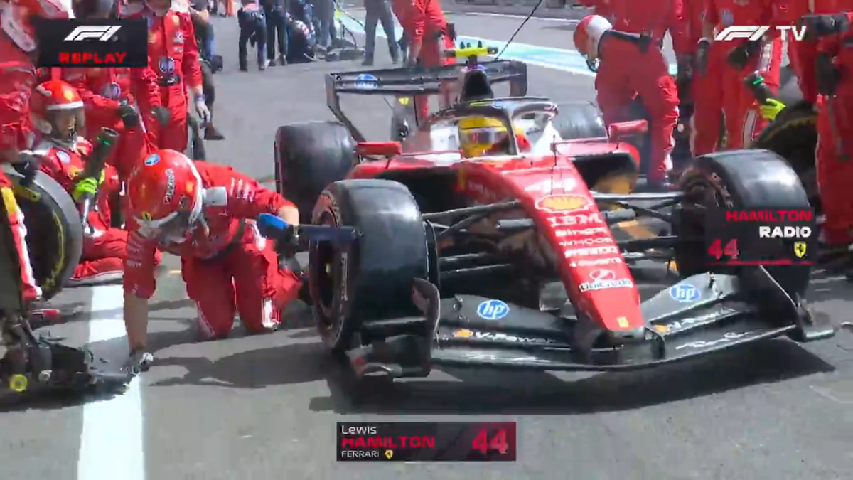 Lewis Hamilton și-a lovit omul în boxele Ferrari